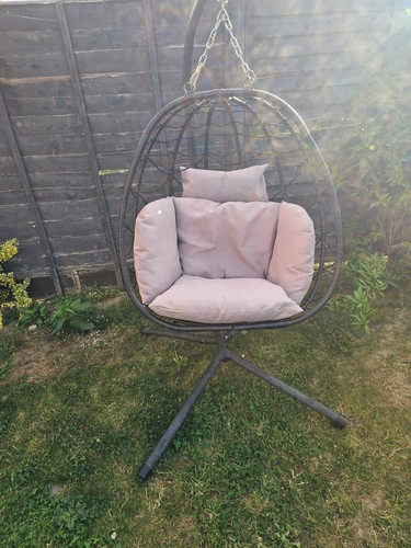Hanging egg chair - hanging, with